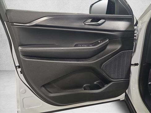 Used 2024 Jeep Grand Cherokee L Altitude image 26