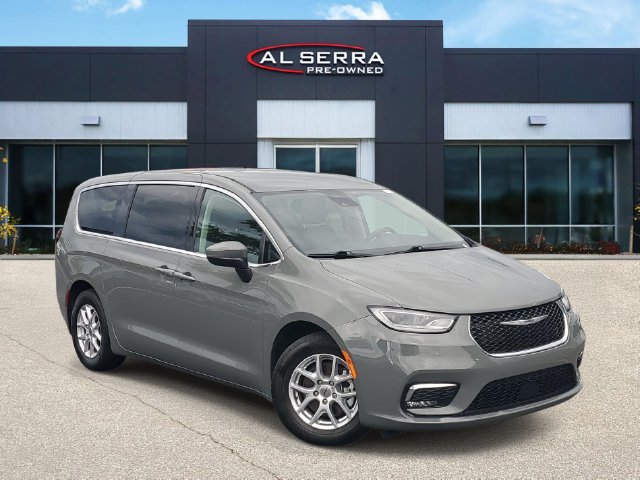 Used 2023 Chrysler Pacifica Touring-L FWD image 1