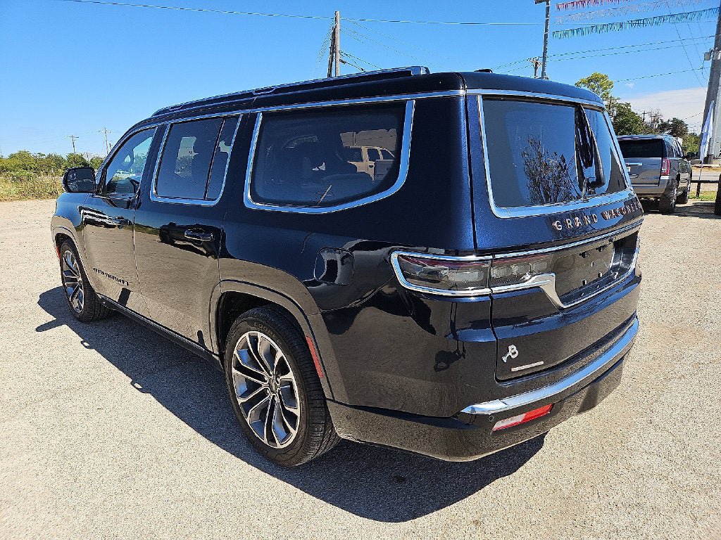 Used 2023 Jeep Grand Wagoneer Series III AWD/4WD image 4