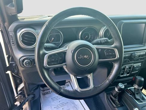 Used 2022 Jeep Gladiator Overland w/ LED Lighting Group AWD/4WD image 16