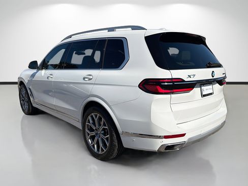 Used 2023 BMW X7 xDrive40i w/ Premium Package image 5