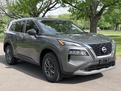 Used 2023 Nissan Rogue S AWD/4WD image 29