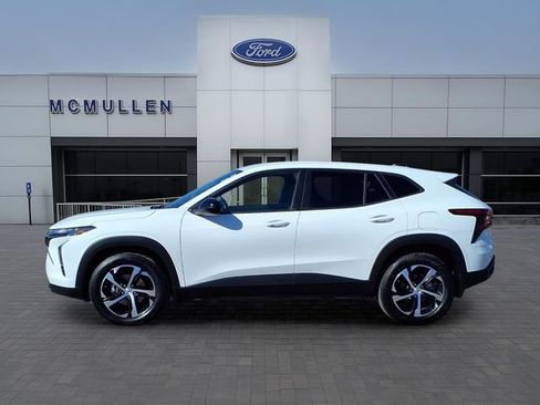 Used 2025 Chevrolet Trax RS w/ Driver Confidence Package image 2