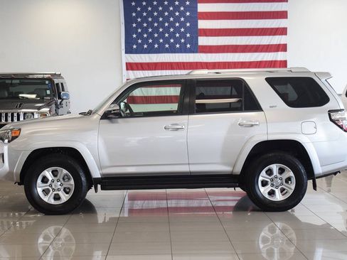 Used 2016 Toyota 4Runner SR5 Premium AWD/4WD image 4
