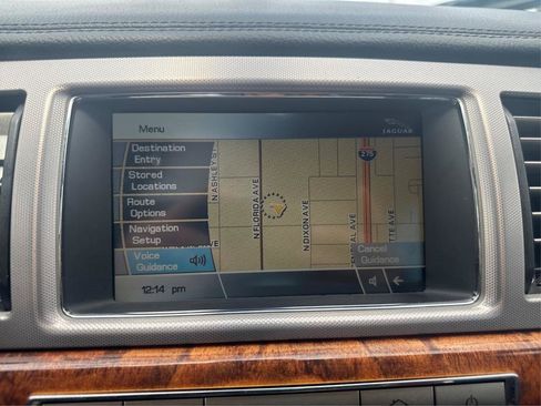 Used 2011 Jaguar XF RWD image 18