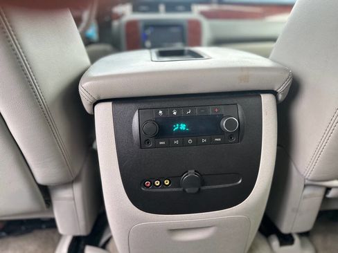 Used 2010 Chevrolet Suburban LT image 20