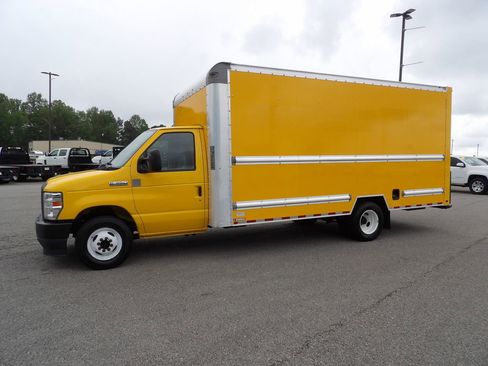 Used 2021 Ford E-350 and Econoline 350 Super Duty image 3