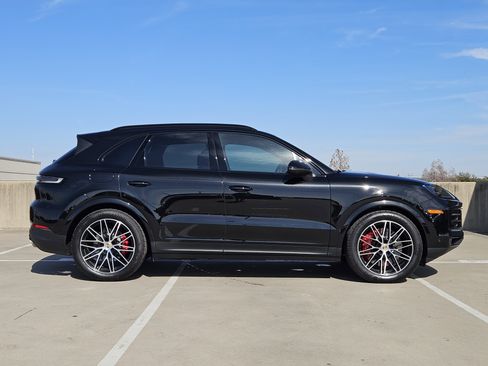 Certified 2024 Porsche Cayenne S image 9