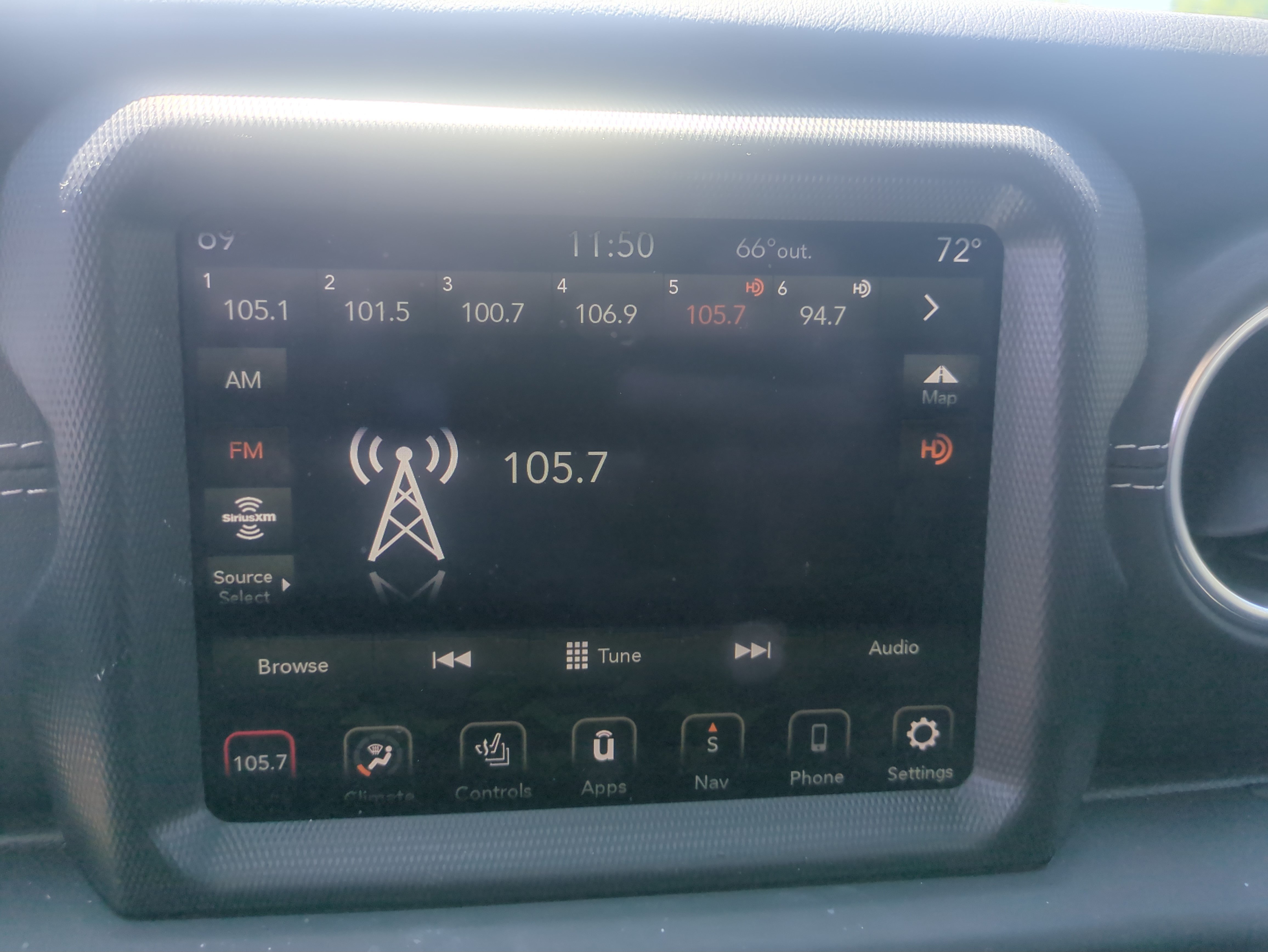 Used 2023 Jeep Wrangler Unlimited Sahara w/ Cold Weather Group AWD/4WD image 16