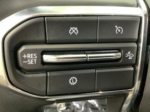 Used 2025 GMC Yukon Denali image 18