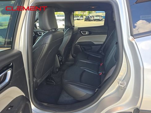 Used 2025 Jeep Compass Limited AWD/4WD image 4