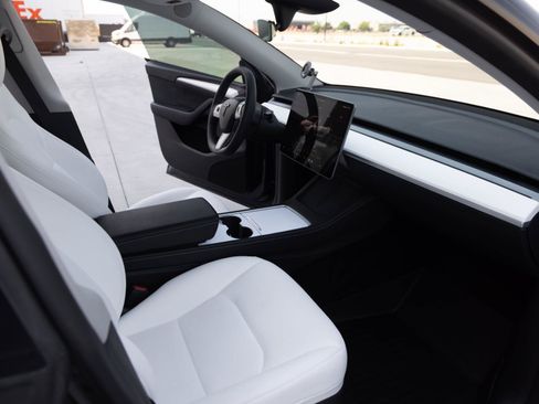 Used 2024 Tesla Model Y Long Range AWD/4WD image 20