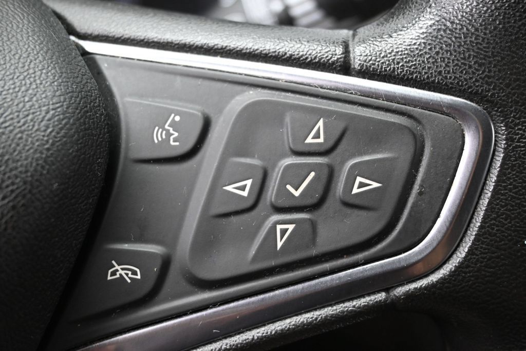 Used 2018 Chevrolet Equinox LS FWD image 28