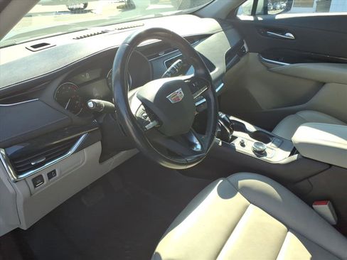 Used 2023 Cadillac XT4 Premium Luxury image 16