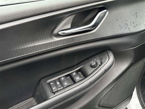 Used 2024 Jeep Grand Cherokee Altitude image 16