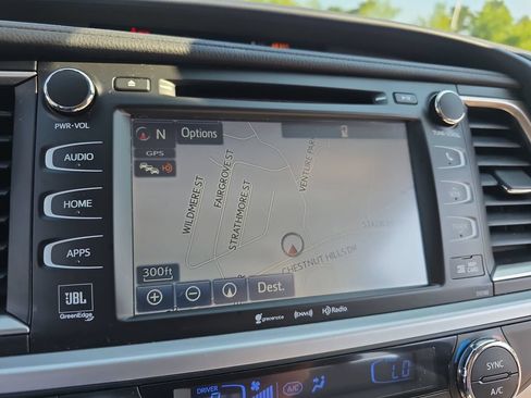 Used 2018 Toyota Highlander Limited Platinum AWD/4WD image 26