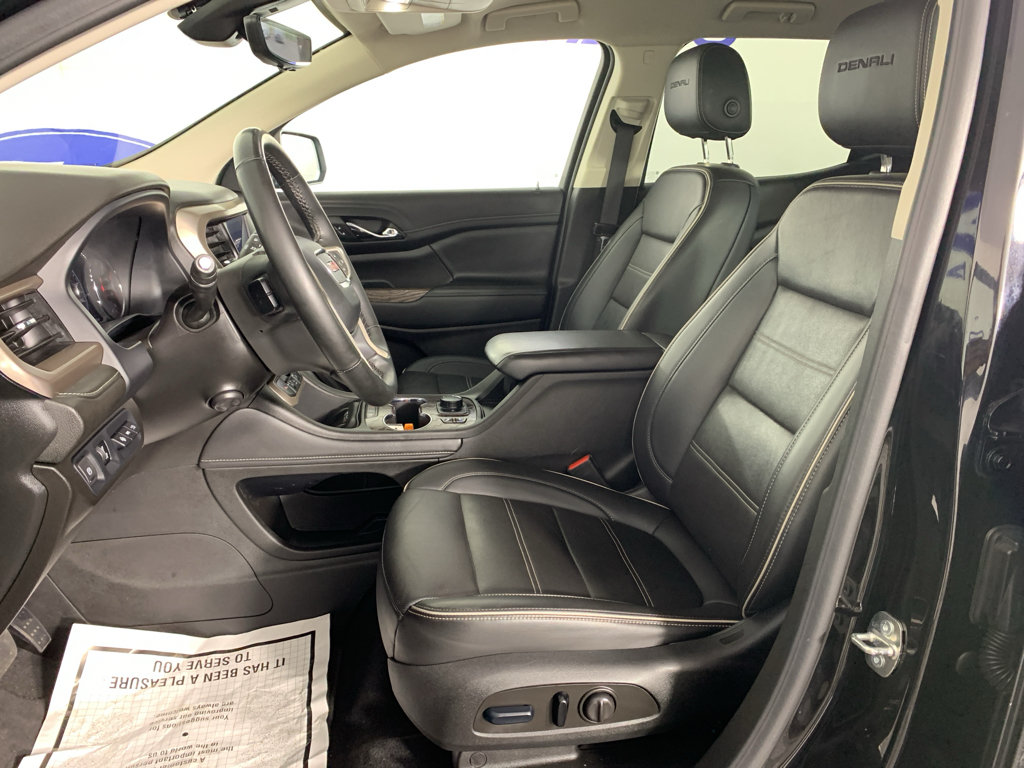Used 2023 GMC Acadia Denali w/ Denali Technology Package FWD image 16