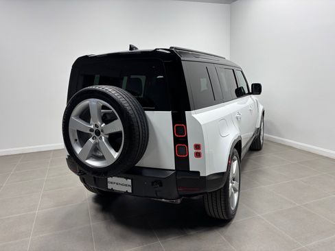 Used 2026 Land Rover Defender 110 X-Dynamic SE AWD/4WD image 7