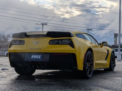 Used 2015 Chevrolet Corvette Z06 w/ 3LZ Preferred Equipment Group image 5