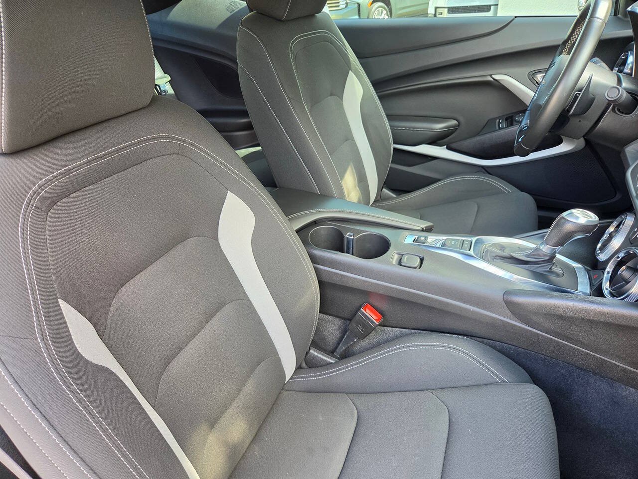 Used 2021 Chevrolet Camaro LT RWD image 10