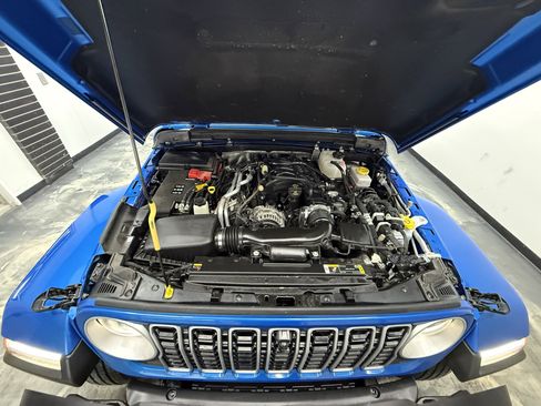 Used 2024 Jeep Wrangler Unlimited Sahara w/ Technology Group image 27