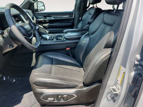 Used 2022 Jeep Wagoneer Series II RWD image 9