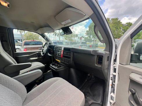 Used 2019 Chevrolet Express 2500 RWD image 21