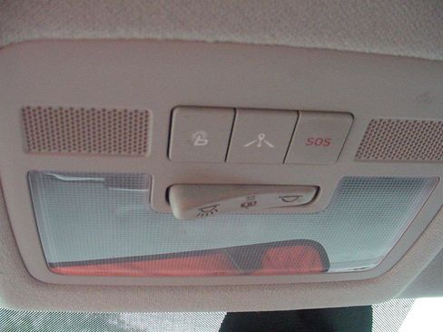 Used 2022 Hyundai Venue Limited image 20