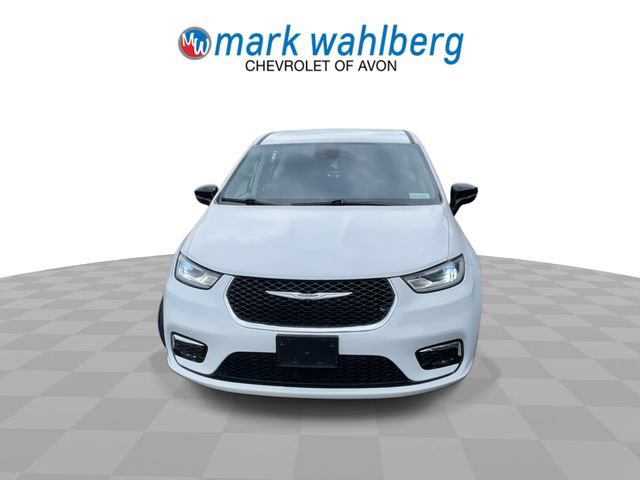 Used 2024 Chrysler Pacifica Touring-L FWD image 3
