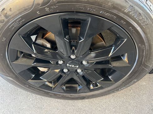 Certified 2024 Kia Carnival SX image 43