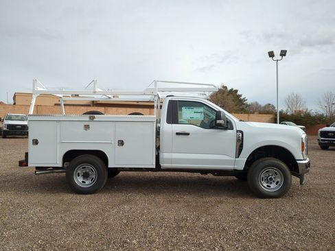 New 2026 Ford F250 XL w/ XL Chrome Package image 2