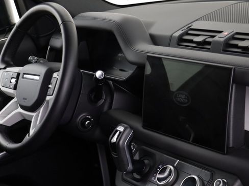 Used 2025 Land Rover Defender 110 X-Dynamic SE image 21