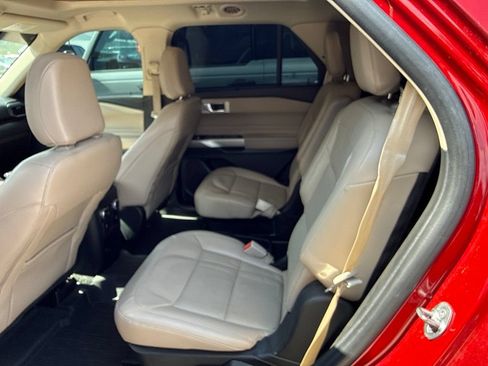Used 2021 Ford Explorer Limited w/ Equipment Group 301A RWD image 5