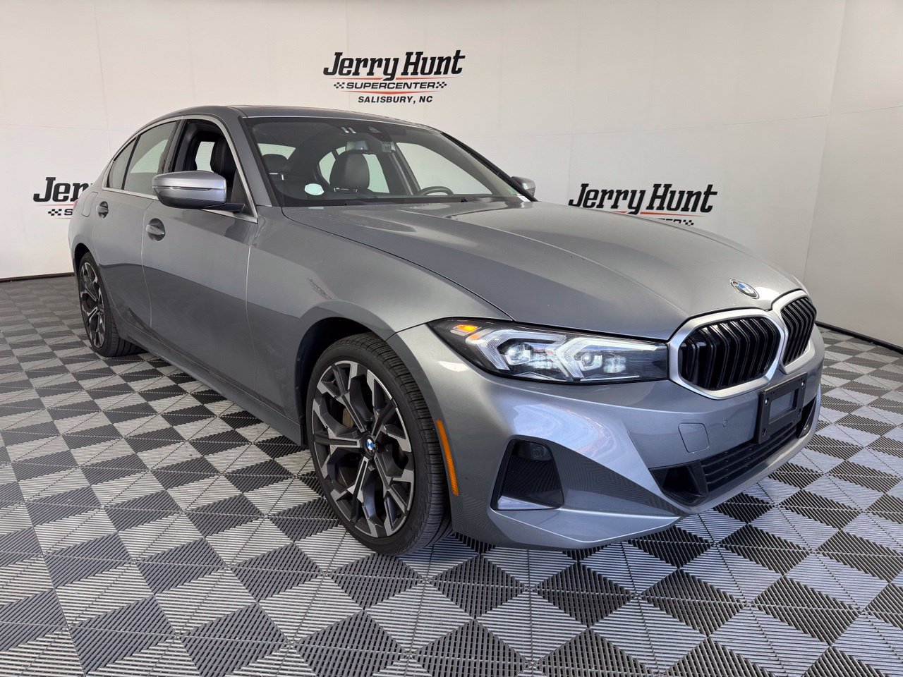 Used 2026 BMW 330i xDrive Sedan w/ Premium Package AWD/4WD image 5