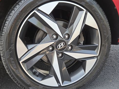 Used 2022 Hyundai Elantra Limited FWD image 16