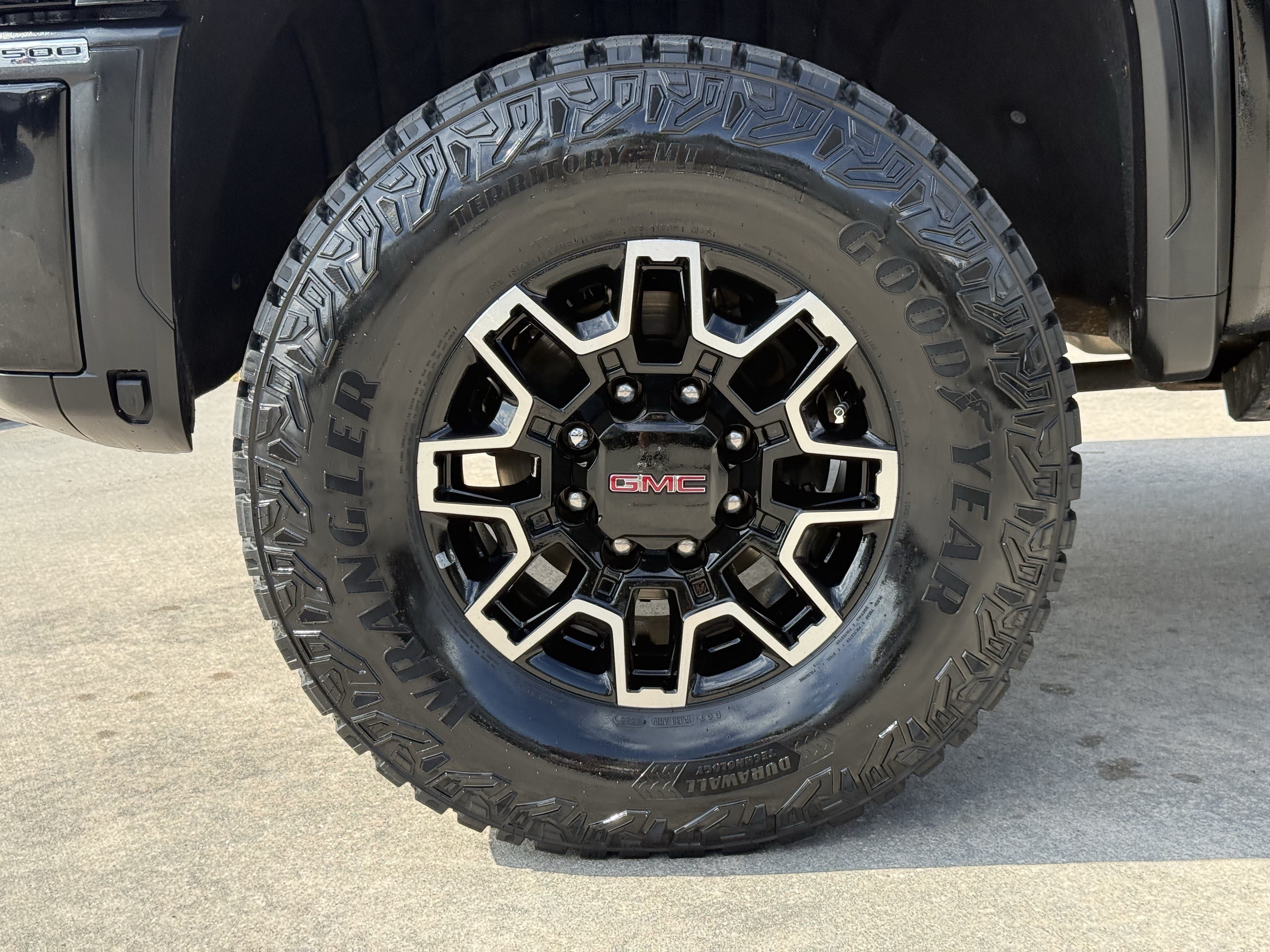 Used 2025 GMC Sierra 2500 AT4X AWD/4WD image 11
