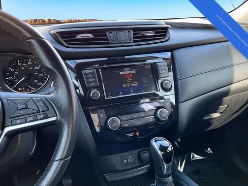 Used 2019 Nissan Rogue SV image 7