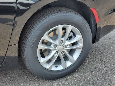 New 2027 Chrysler Pacifica Select AWD/4WD image 18
