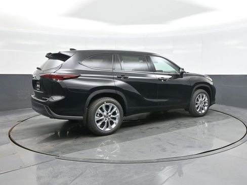 New 2026 Toyota Highlander Limited image 7