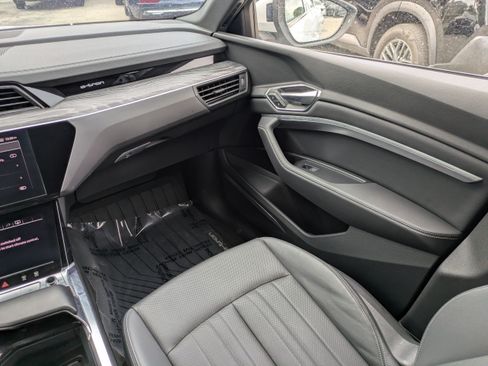 Used 2023 Audi e-tron Premium Plus w/ Premium Plus Package AWD/4WD image 16