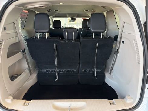 Used 2024 Chrysler Pacifica Touring-L image 8