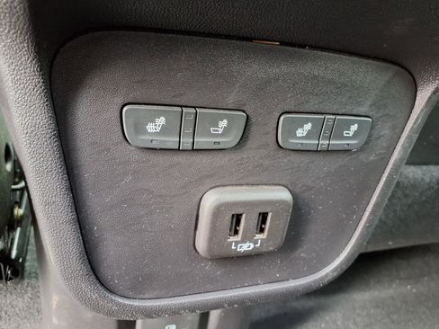 Used 2024 Chevrolet Equinox Premier image 21