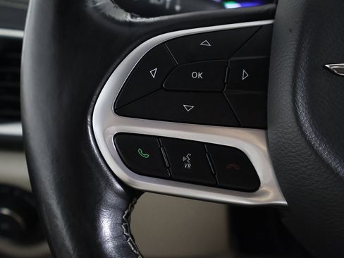 Used 2021 Chrysler Pacifica Touring-L image 36