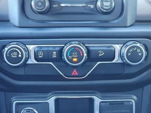 Used 2018 Jeep Wrangler Unlimited Sport image 22