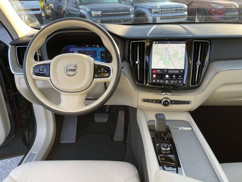 Used 2024 Volvo XC60 T8 Plus AWD/4WD image 4