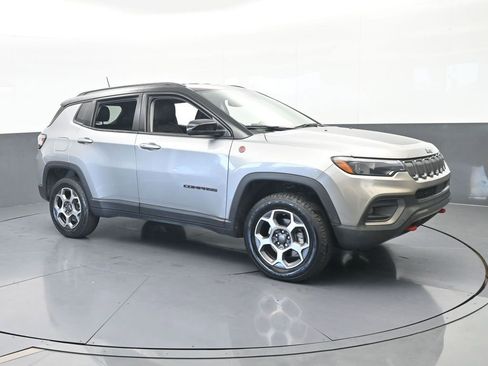 Used 2022 Jeep Compass Trailhawk w/ Trailhawk Elite Group image 8