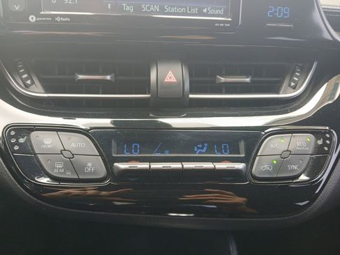 Used 2018 Toyota C-HR XLE FWD image 17