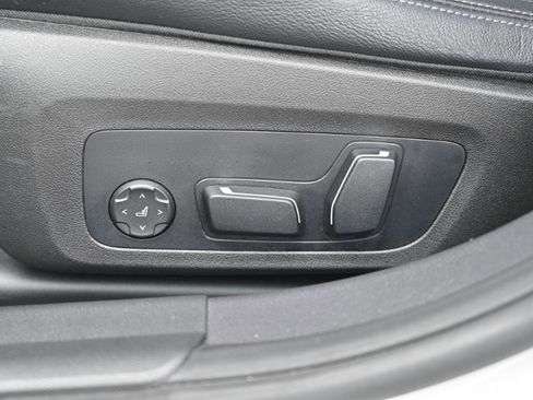 Used 2025 BMW 330i xDrive Sedan AWD/4WD image 18