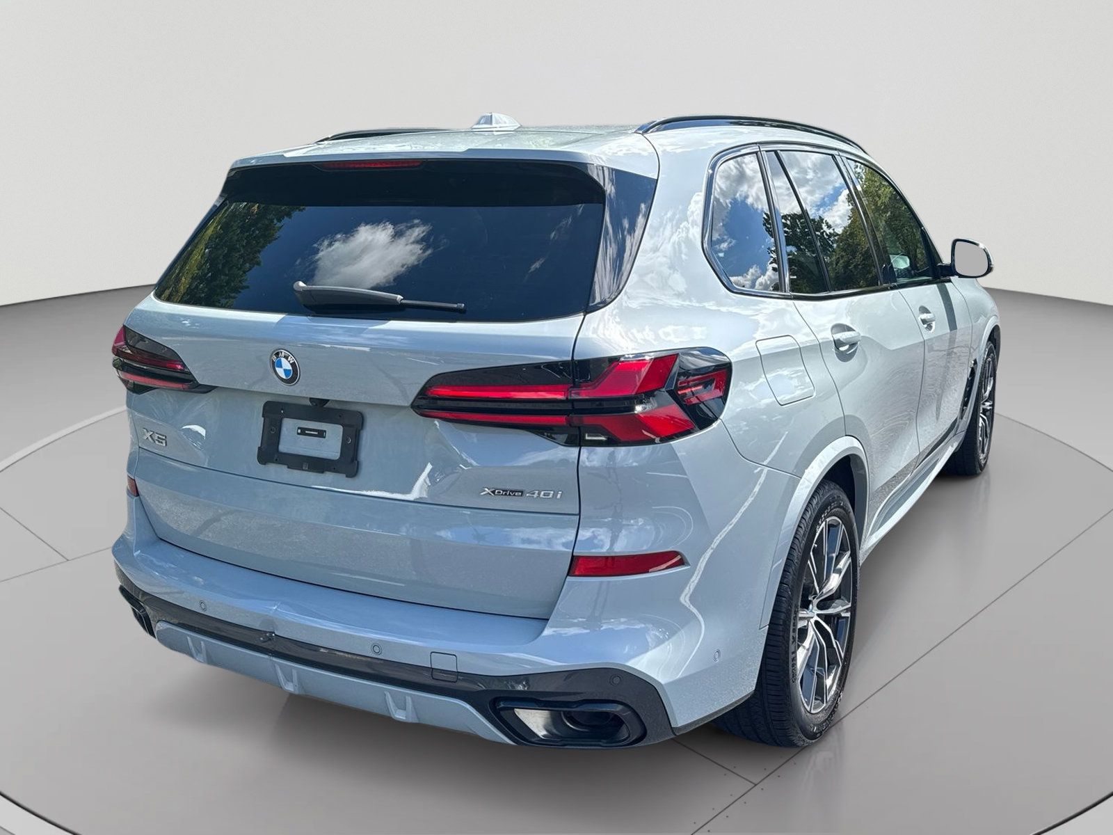 Used 2025 BMW X5 xDrive40i w/ M Sport Package AWD/4WD image 37