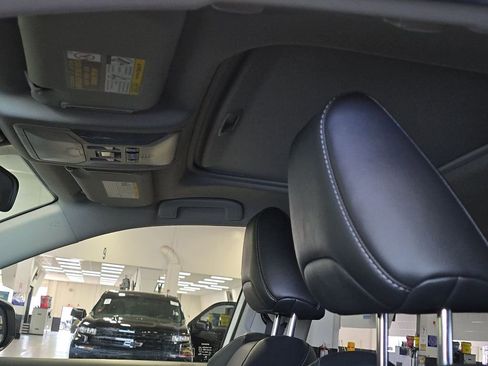 Used 2022 Toyota RAV4 XLE Premium AWD/4WD image 7